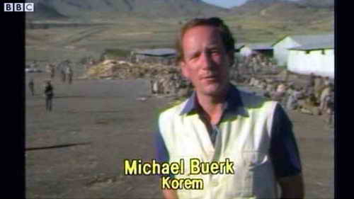 BBC-Reporter Michael Buerk 1984 bei seiner Berichterstattung über die Hungersnot in Äthiopien